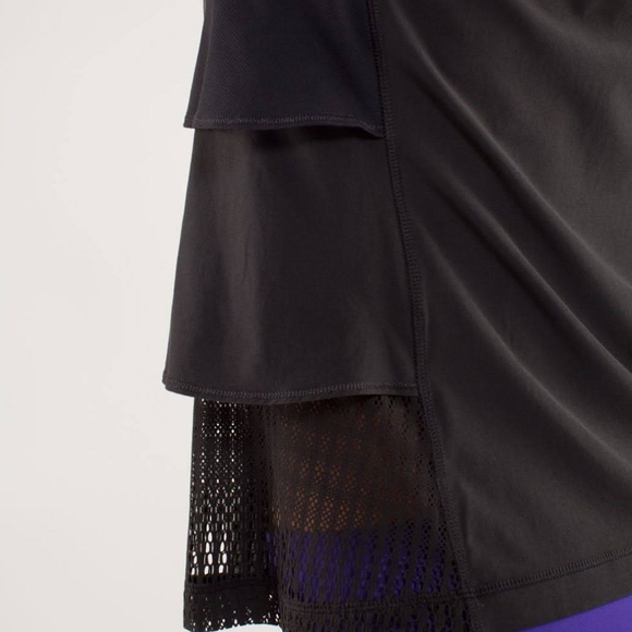 ⬇️🆕️ Lululemon • Pullover top with quarter zip, black & gray, size small - Picture 4 of 6